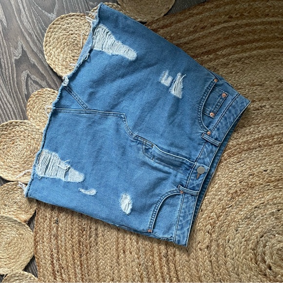 🌸 H&M Jeans skirts 🌸 - Picture 3 of 5